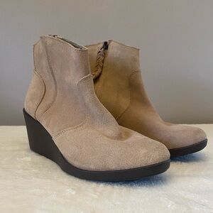 Crocs Leigh Tan Suede Wedge Bootie - 10